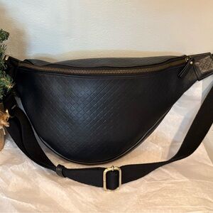 Andar “Tatum” belt bag in black